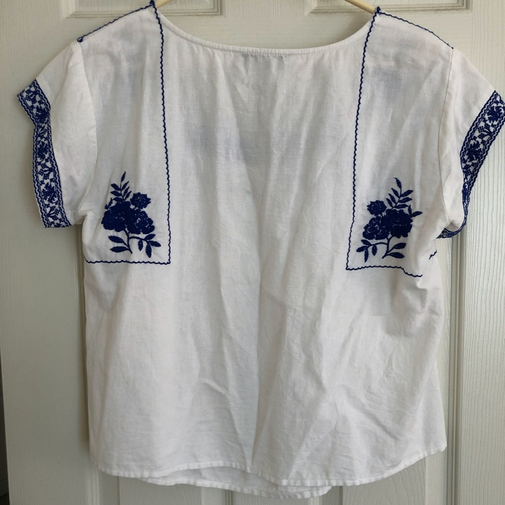 Woman Top - Picture 3 of 3